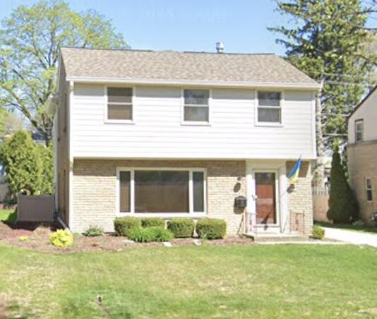 2466 N 81st St, Wauwatosa, WI 53213