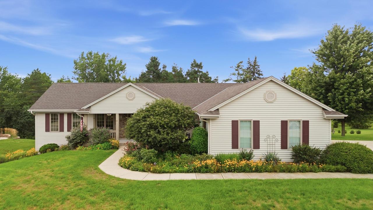 4820 W Alesci Dr, Franklin, WI 53132