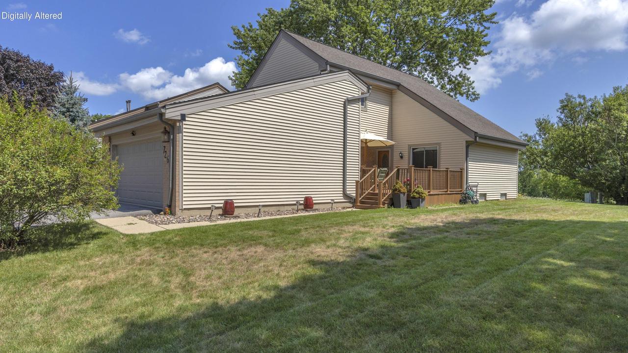7266 S Delaine Dr, Oak Creek, WI 53154