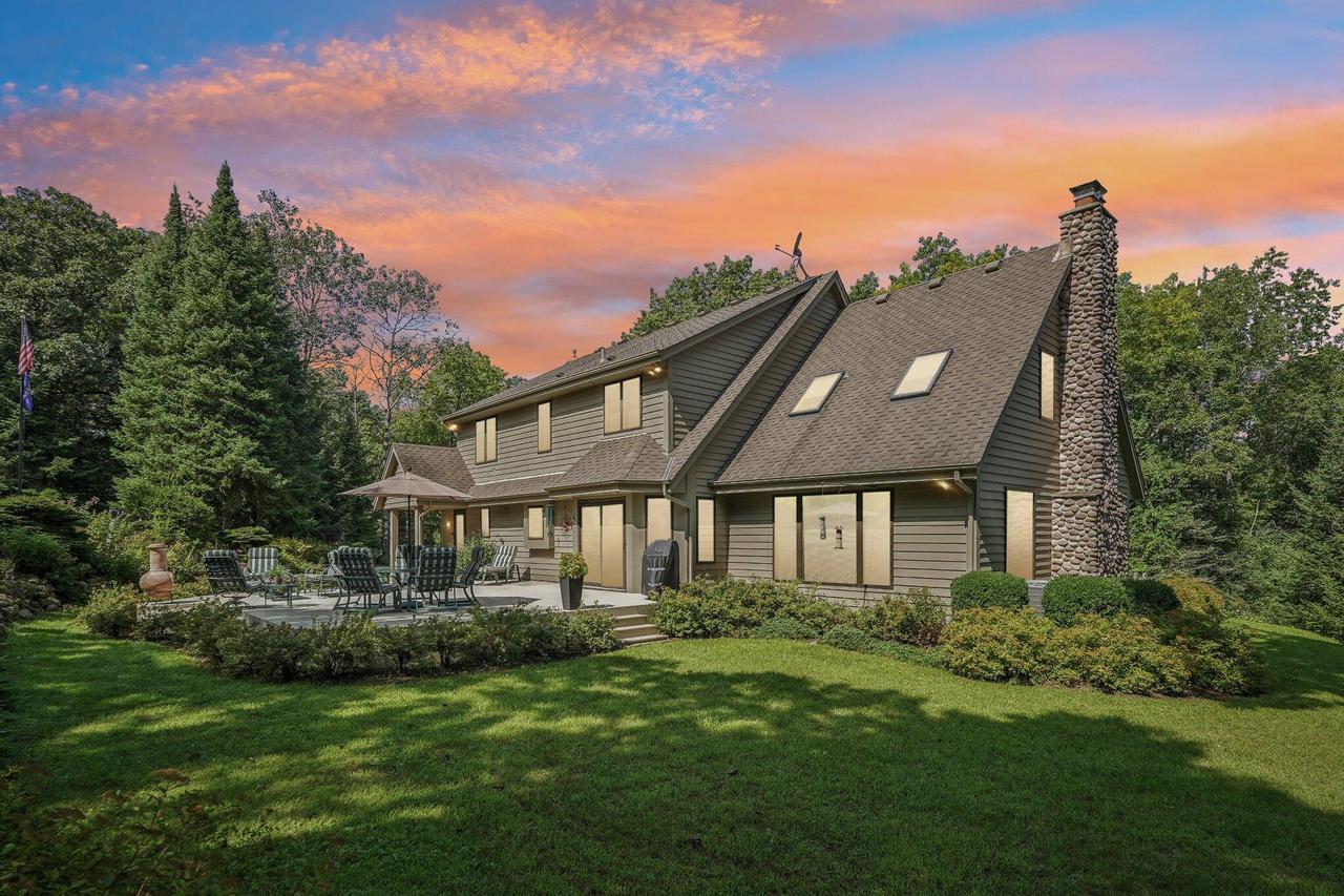 W323S9616 Beulah Rd, Mukwonago, WI 53149