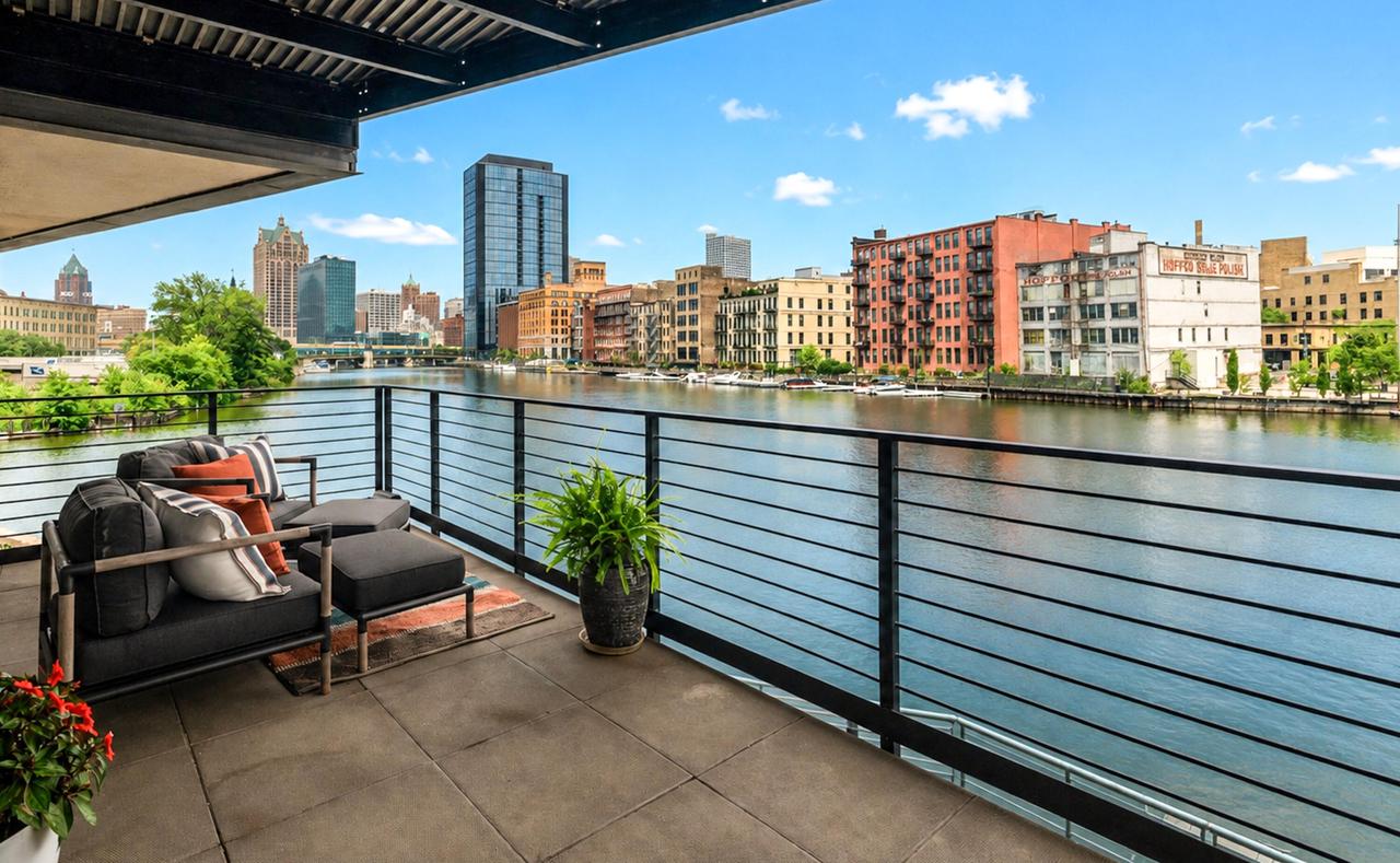 106 W Seeboth St #218, Milwaukee, WI 53204