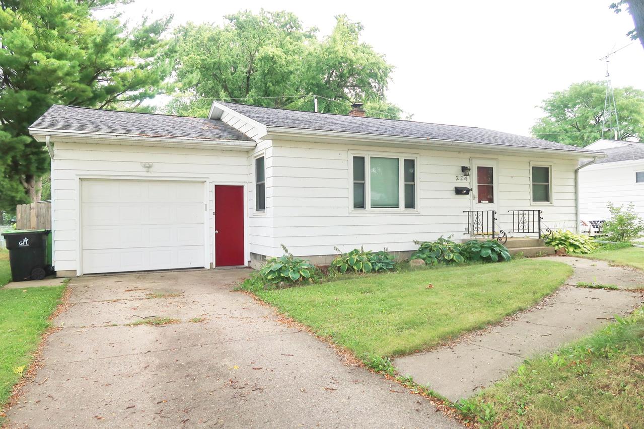 214 Francis Ct, Beaver Dam, WI 53916