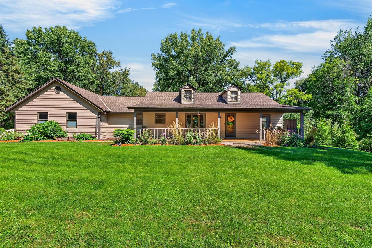 6242 Pleasant Valley, Cedarburg, WI 53024