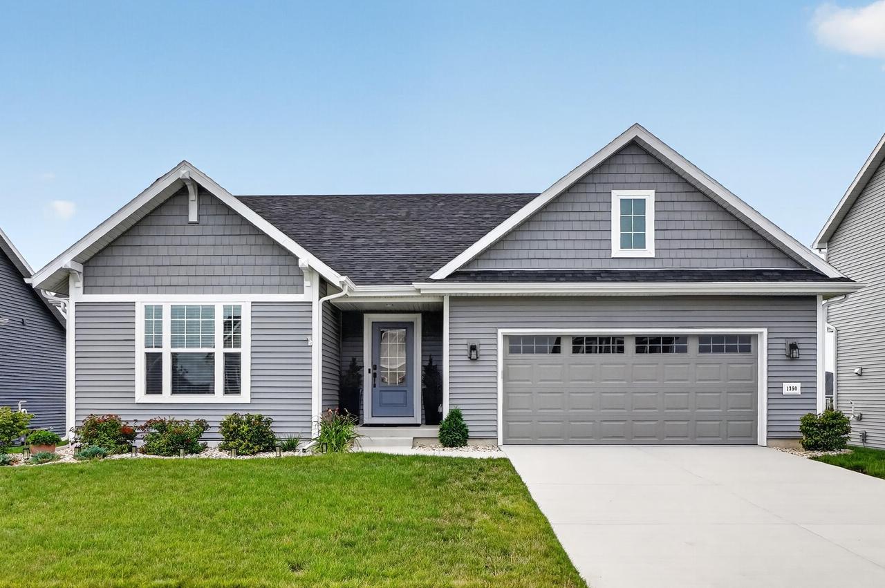 1350 Arrowood Cir, Oconomowoc, WI 53066