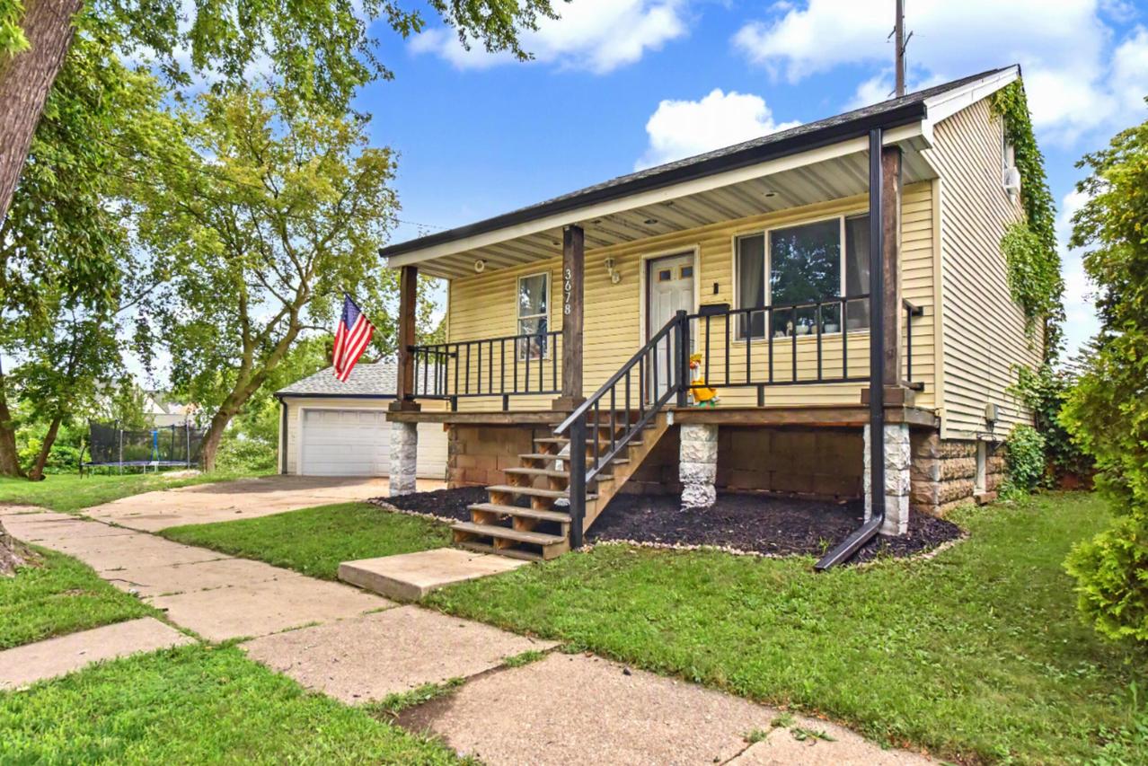 3678 S Bombay Ave, Saint Francis, WI 53235