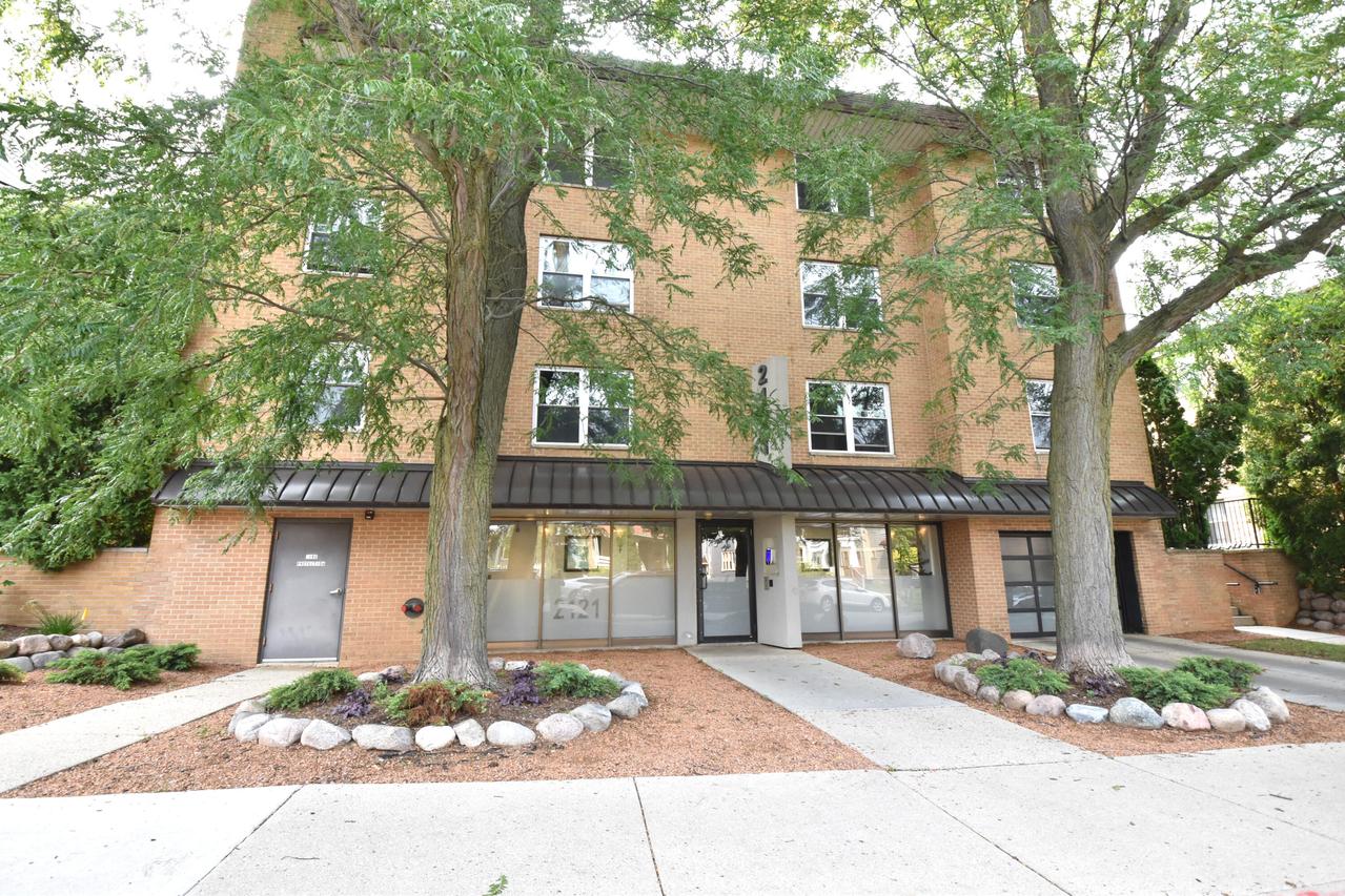 2121 N Cambridge Ave #212, Milwaukee, WI 53202