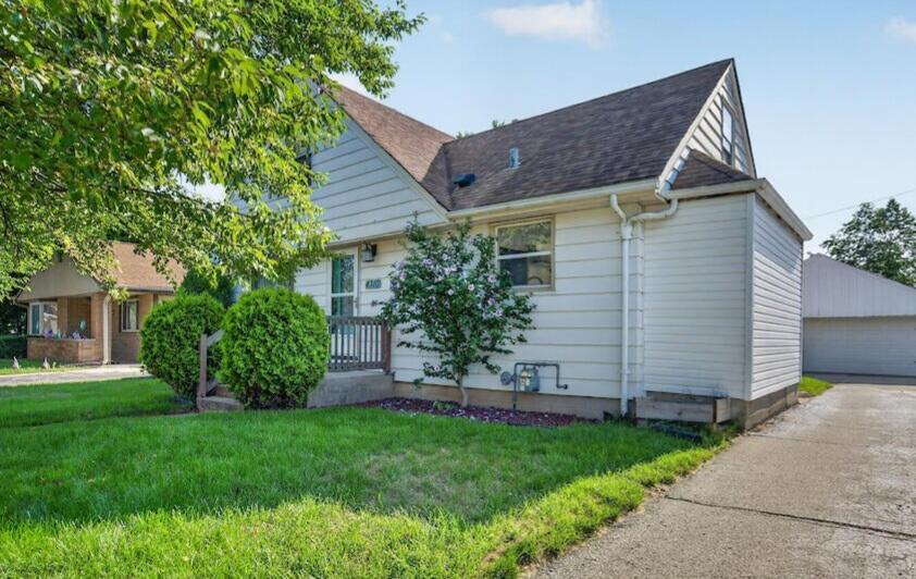4310 S Iowa Ave, Saint Francis, WI 53235