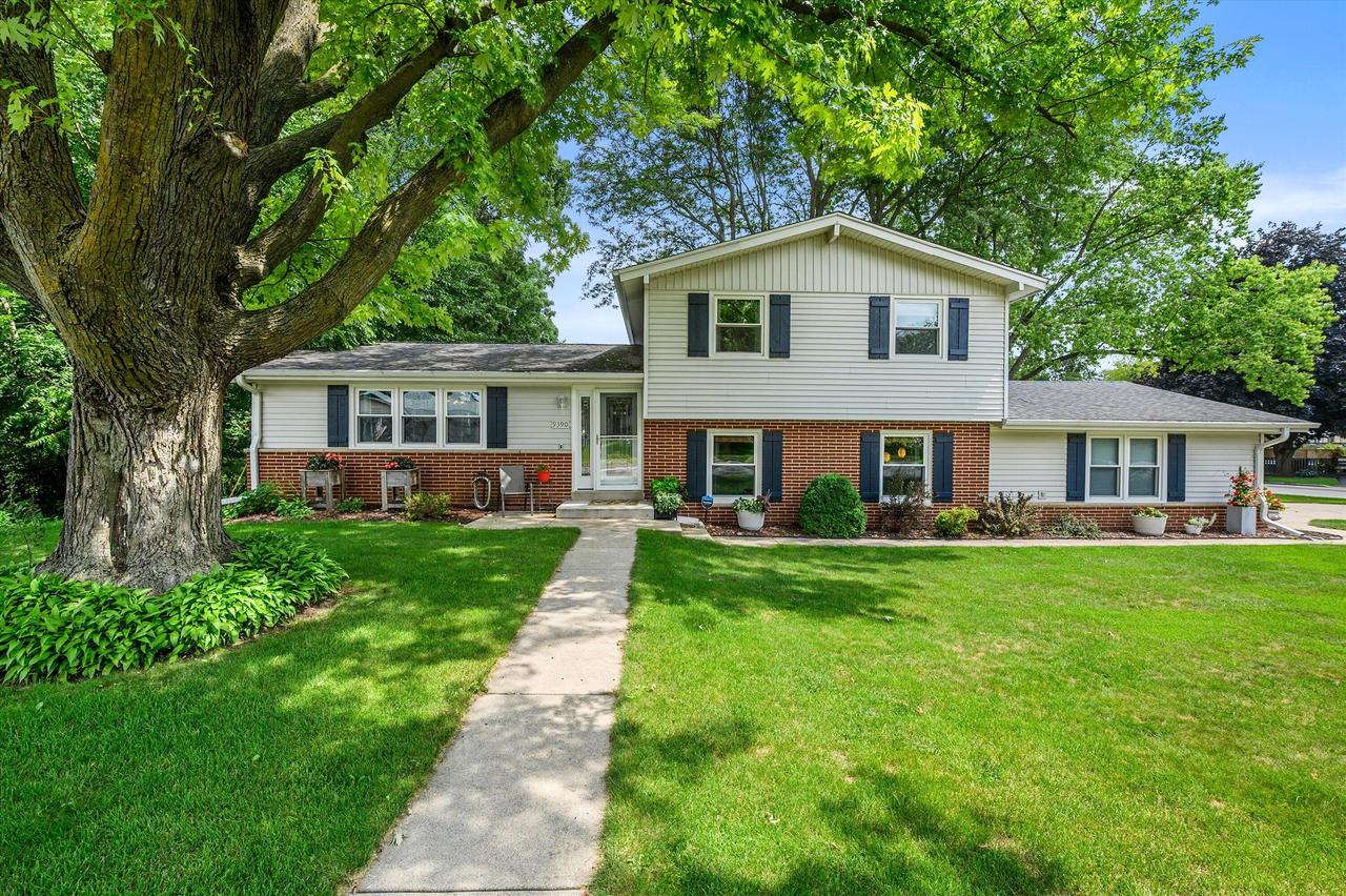 W172N9390 Shady Ln, Menomonee Falls, WI 53051