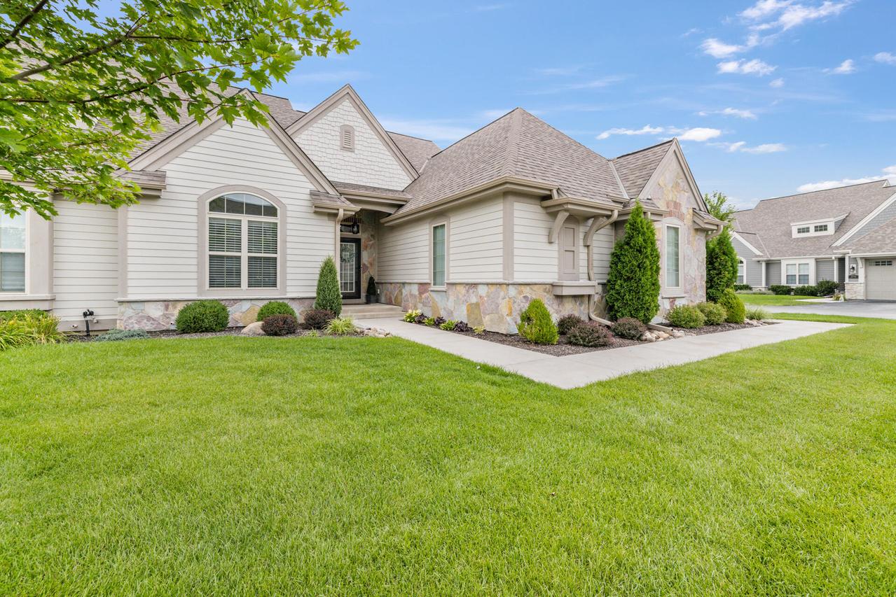 1760 Derby Ln, Oconomowoc, WI 53066