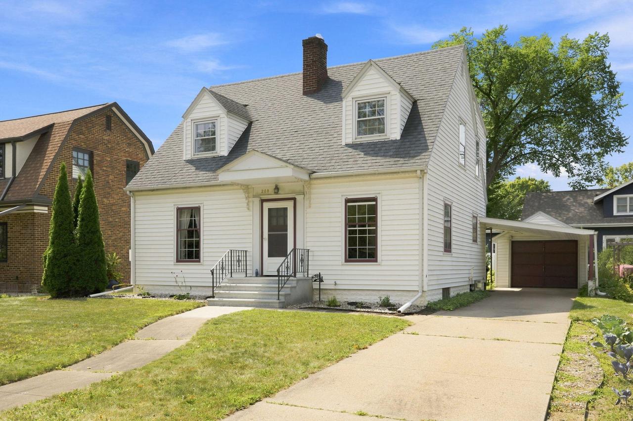 208 S 21st St, La Crosse, WI 54601