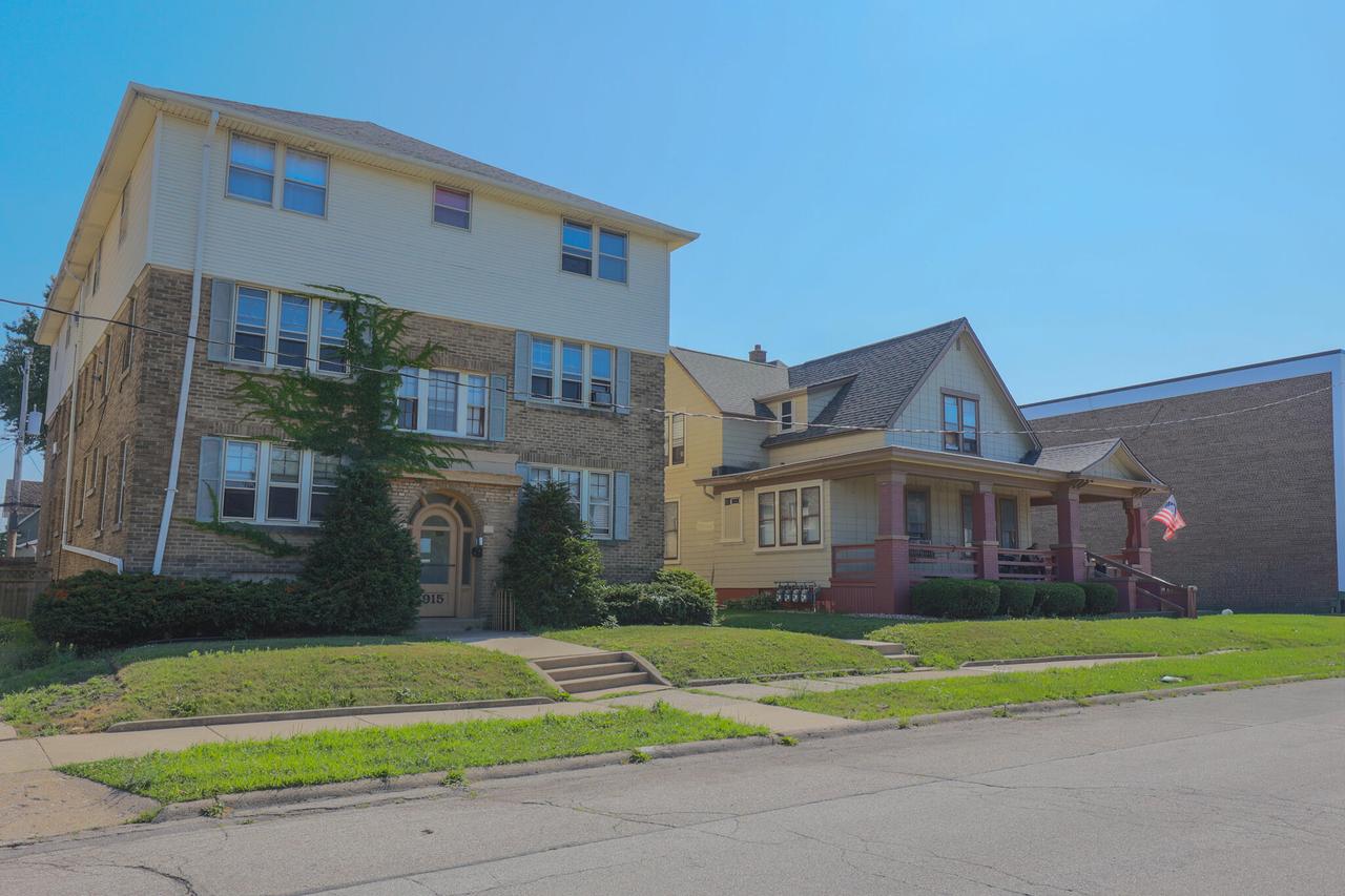 915 Minnesota Ave #919, South Milwaukee, WI 53172