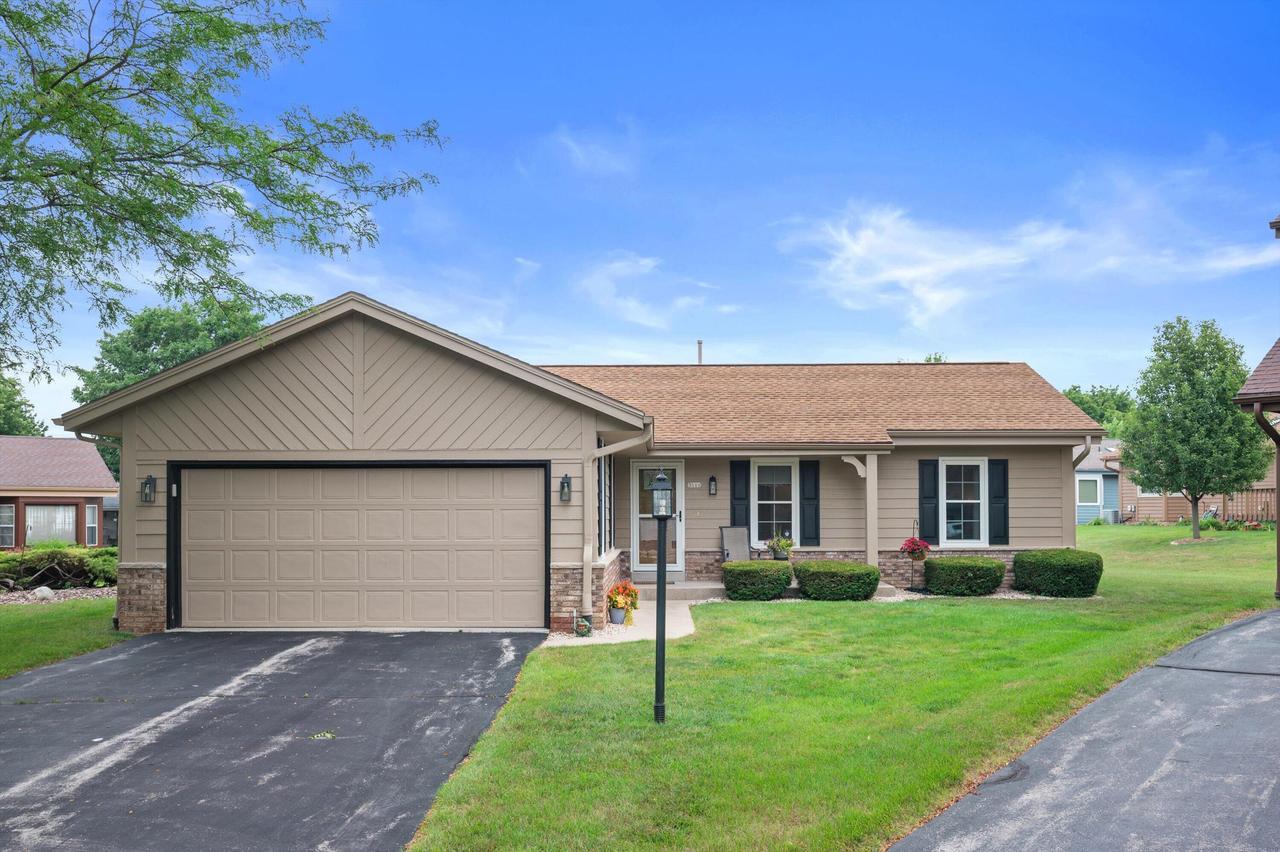 3580 W Cottonwood Ct, Greenfield, WI 53221