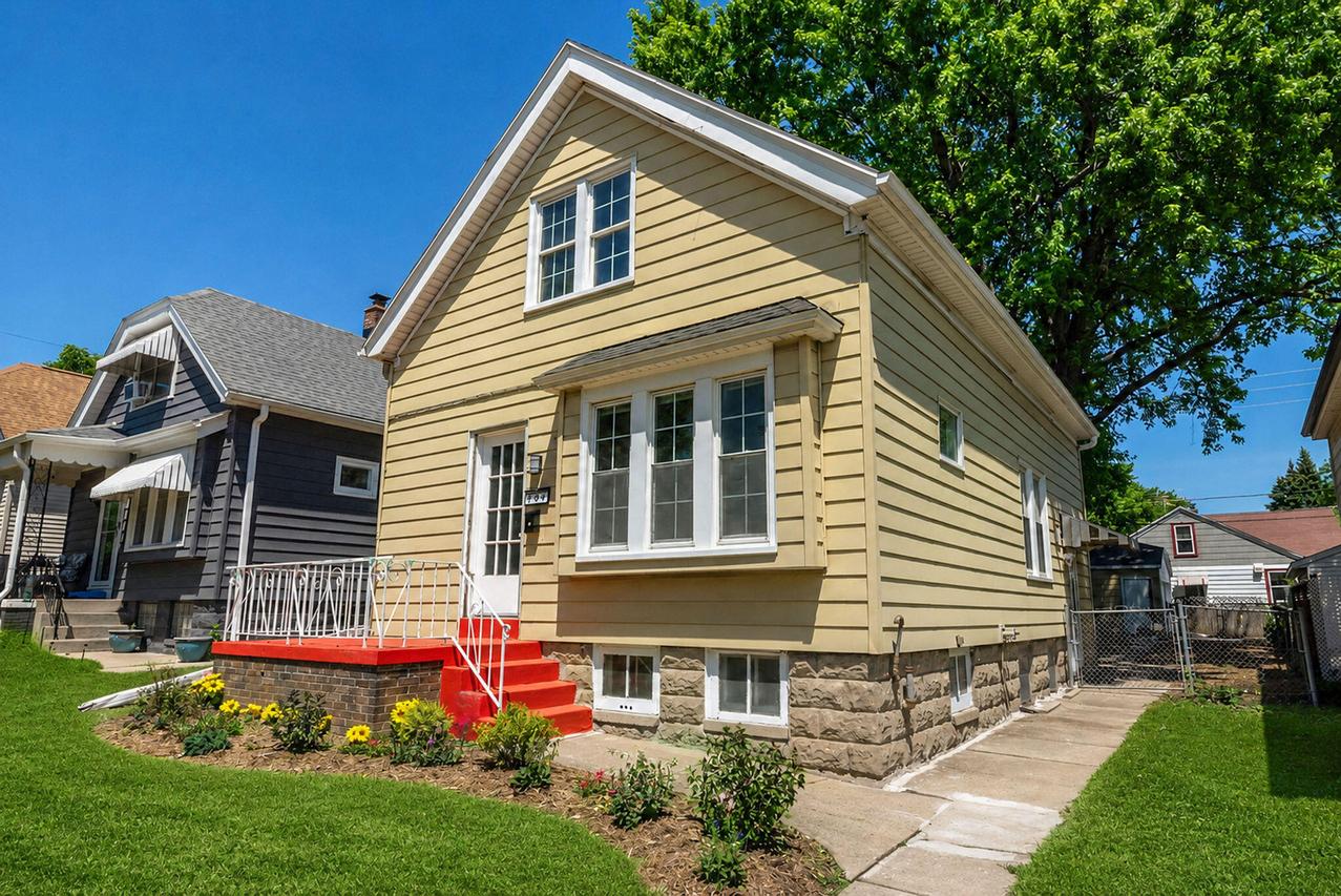 306 W Harrison Ave, Milwaukee, WI 53207