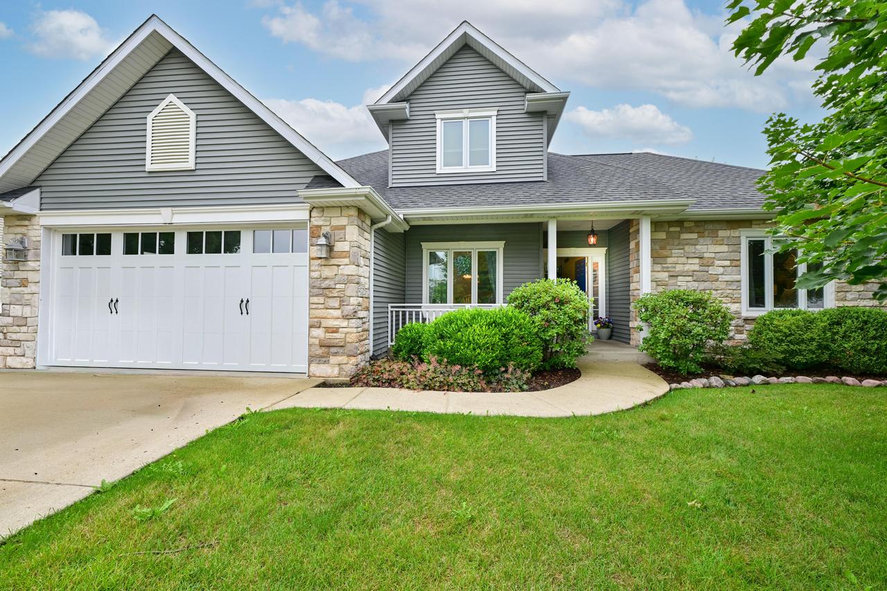 403 Maple Ln, Williams Bay, WI 53191