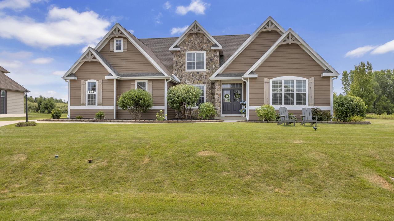 W1799 Heathmor Dr, Sheboygan, WI 53083