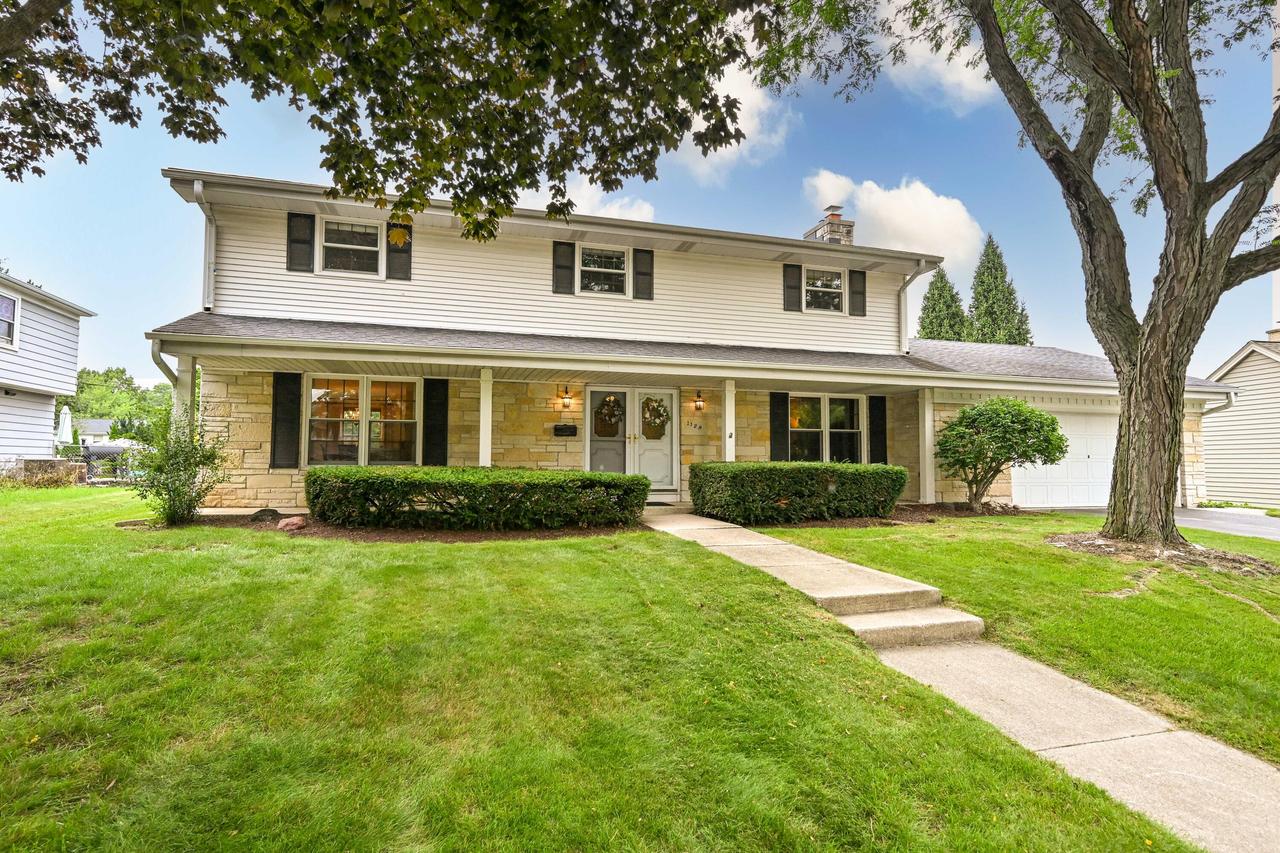 1128 Downing Dr, Waukesha, WI 53186