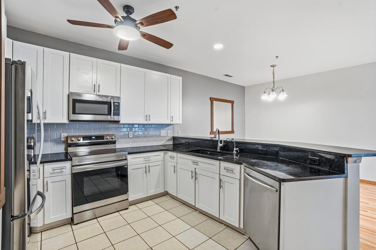 2412 Fox River #H, Waukesha, WI 53189