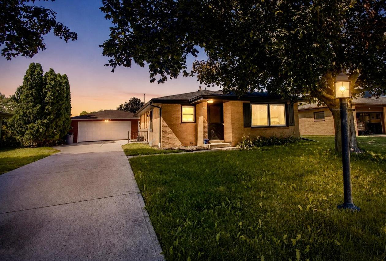 4355 S Honey Creek, Greenfield, WI 53220