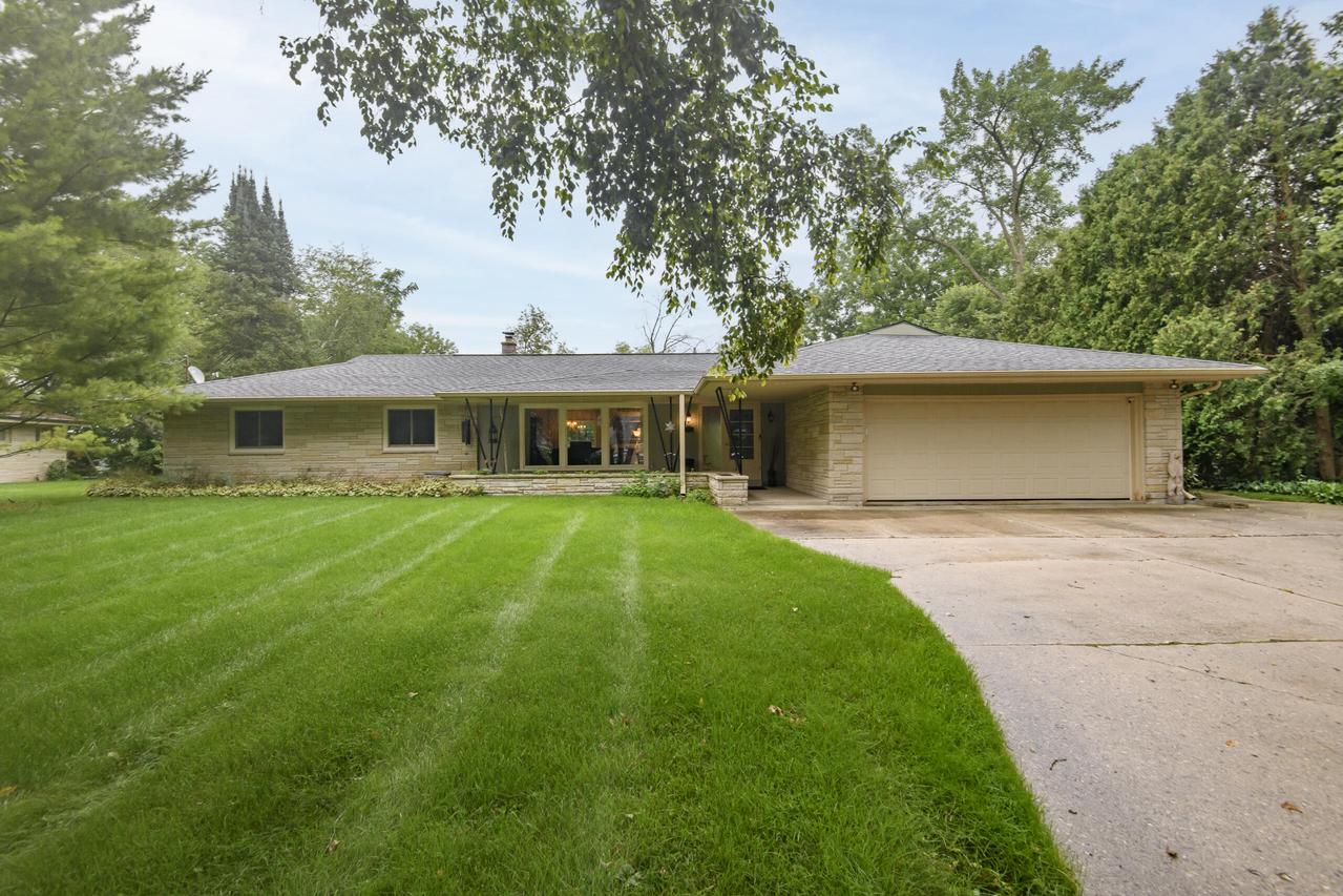 7420 N Longview Ave, Glendale, WI 53209