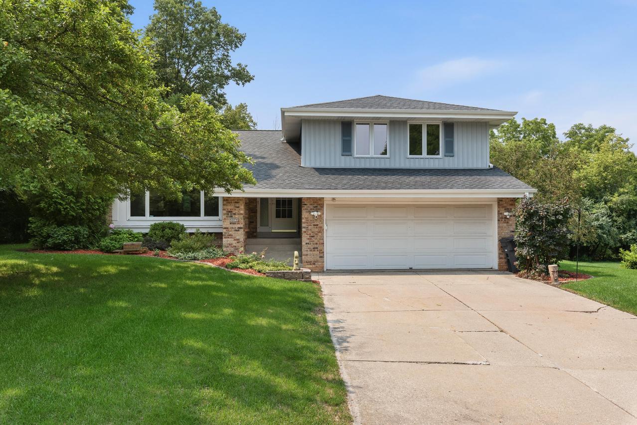 5377 S 48th St, Greenfield, WI 53220