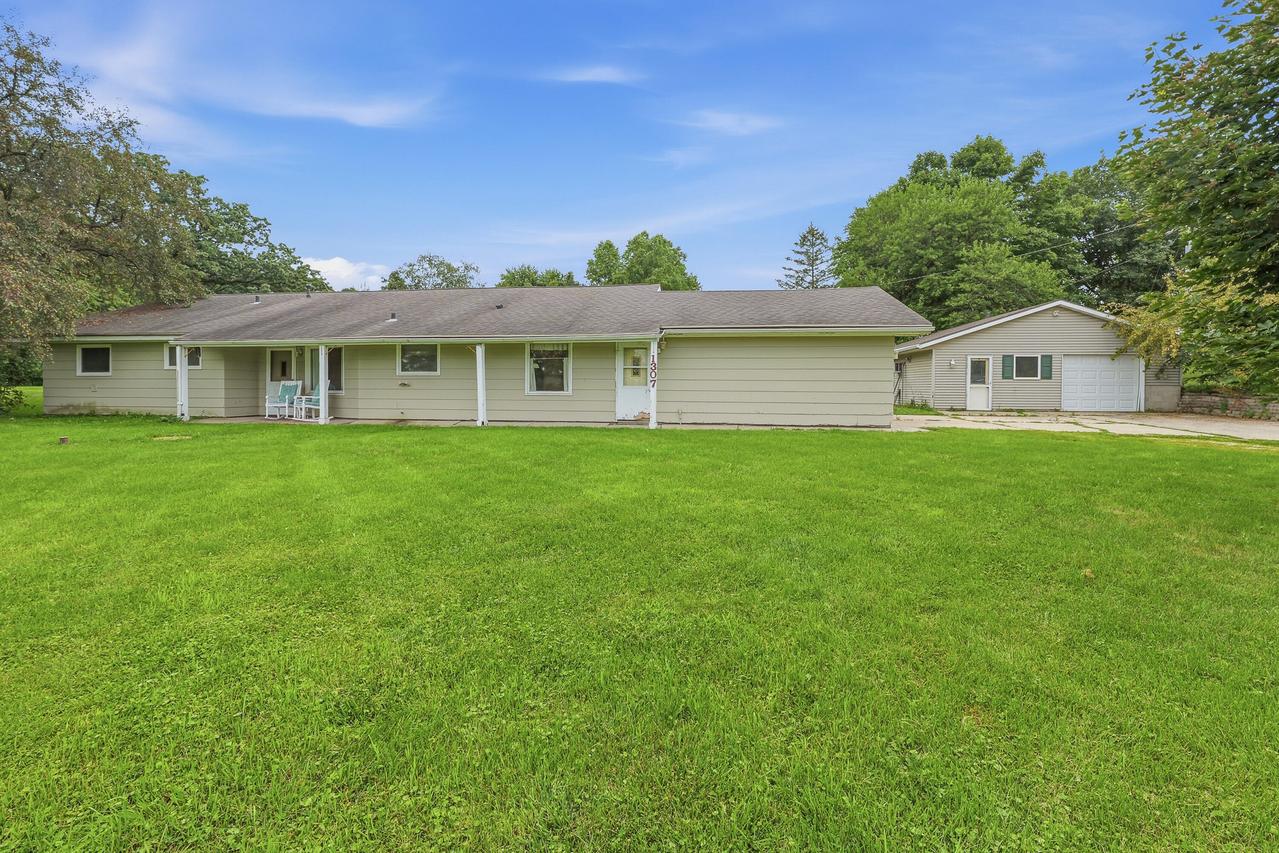 1307 E Lake St, Horicon, WI 53032