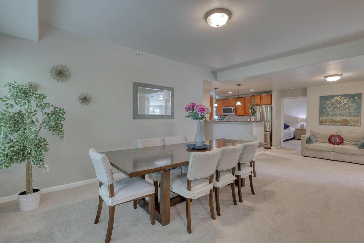8667 S Deerwood Ln, Franklin, WI 53132