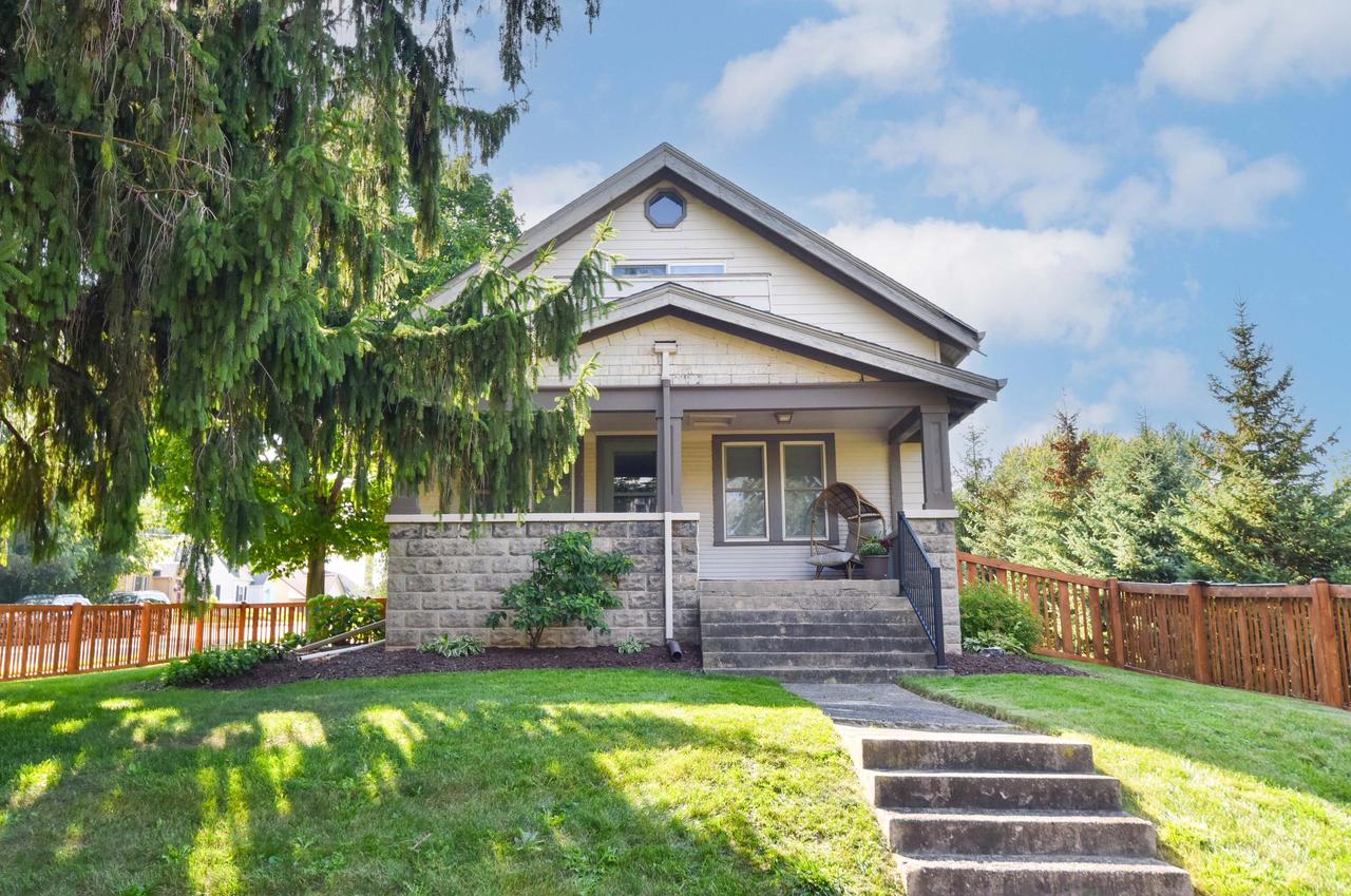 W161N9057 Hayes Ave, Menomonee Falls, WI 53051