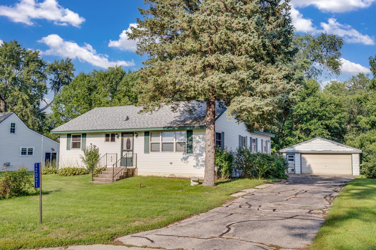 12021 254th Ave, Salem Lakes, WI 53179