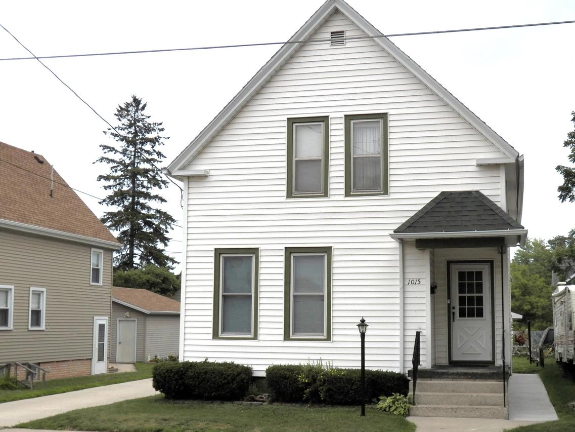 1015 S 18th St, Manitowoc, WI 54220