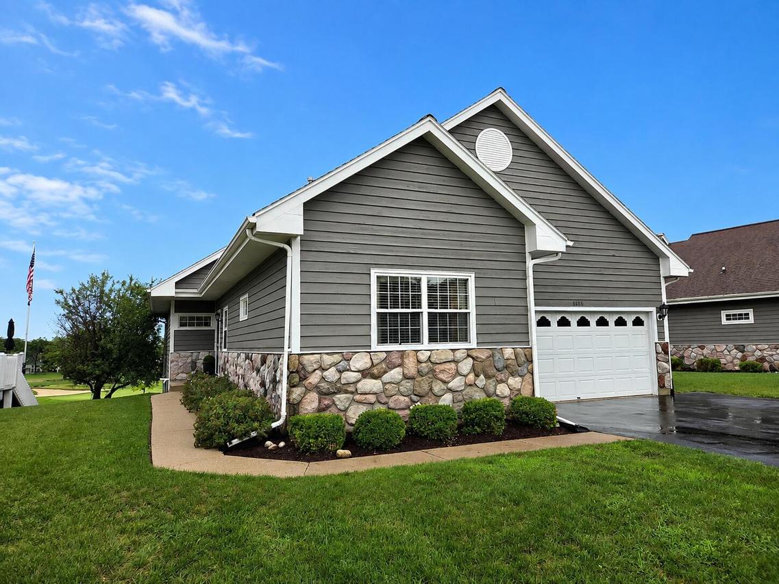 1855 Golfview Dr #35-10, Geneva, WI 53147