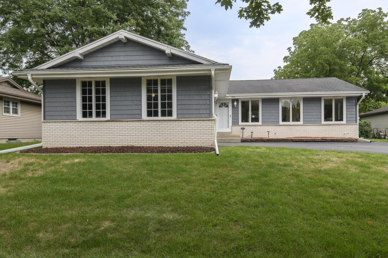 1815 Haymarket Rd, Waukesha, WI 53189