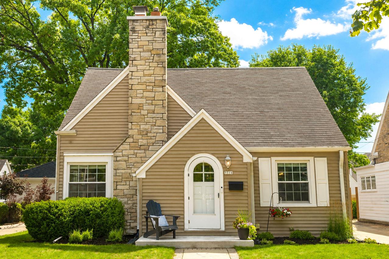 5516 N Kent Ave, Whitefish Bay, WI 53217