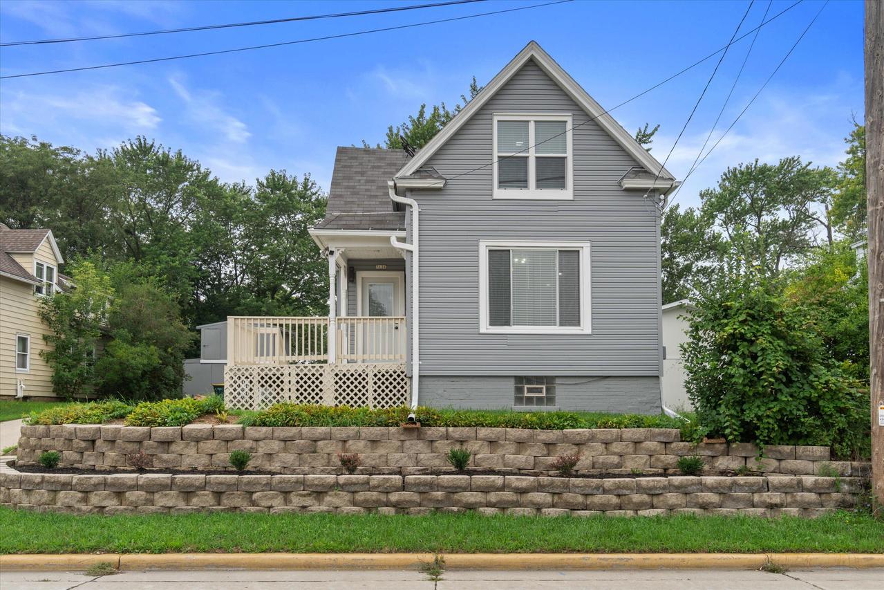 7131 S Pennsylvania Ave, Oak Creek, WI 53154