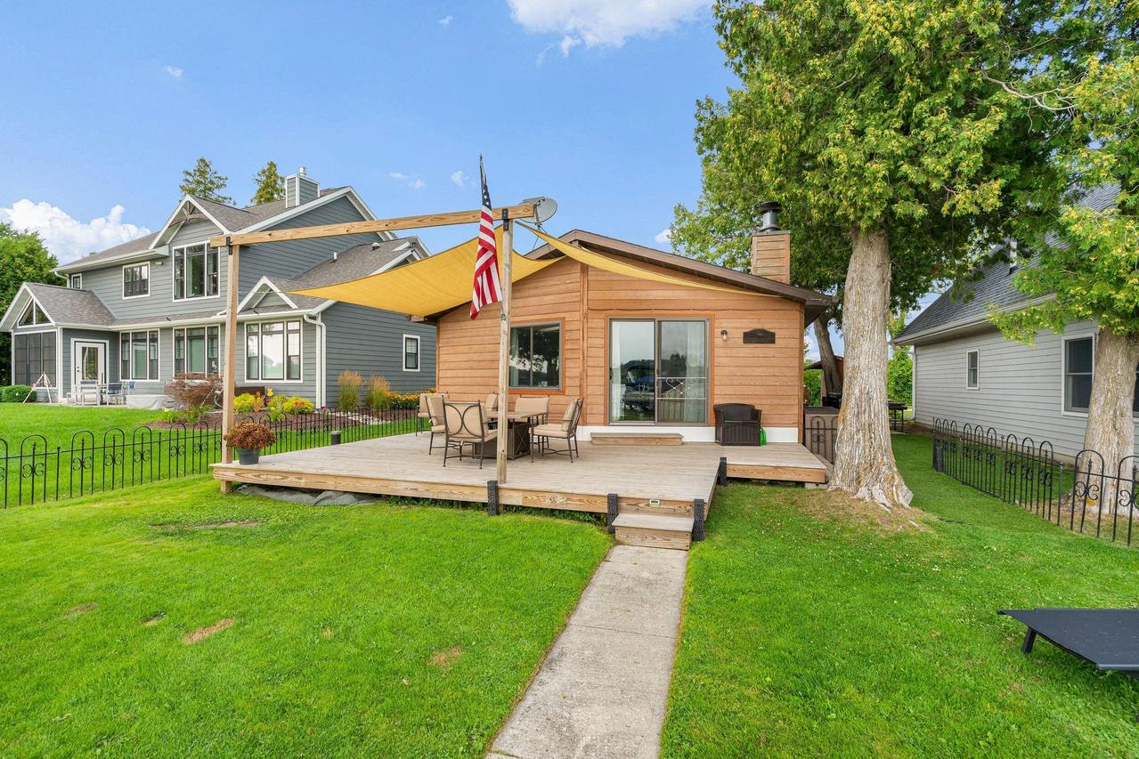 10506 Karstaedt Rd, Schleswig, WI 53042
