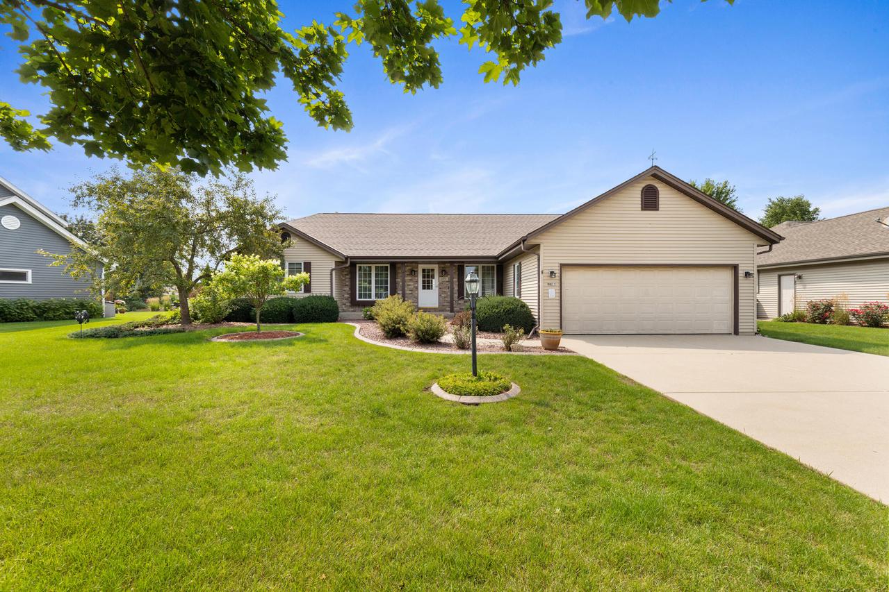 6871 S Dory Dr, Franklin, WI 53132