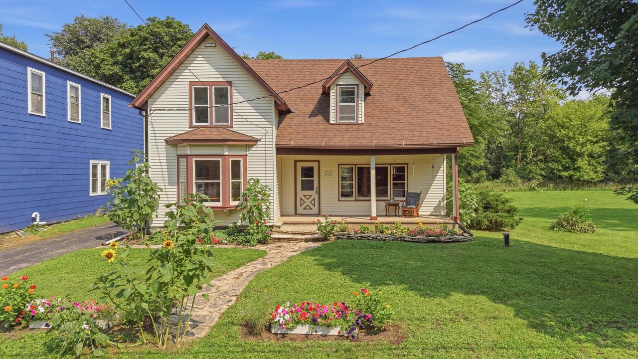 W379N8324 Mill St, Lac La Belle, WI 53066