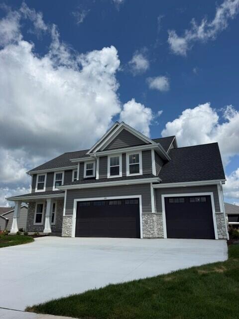 490 Talbots Woods Dr, Dousman, WI 53118