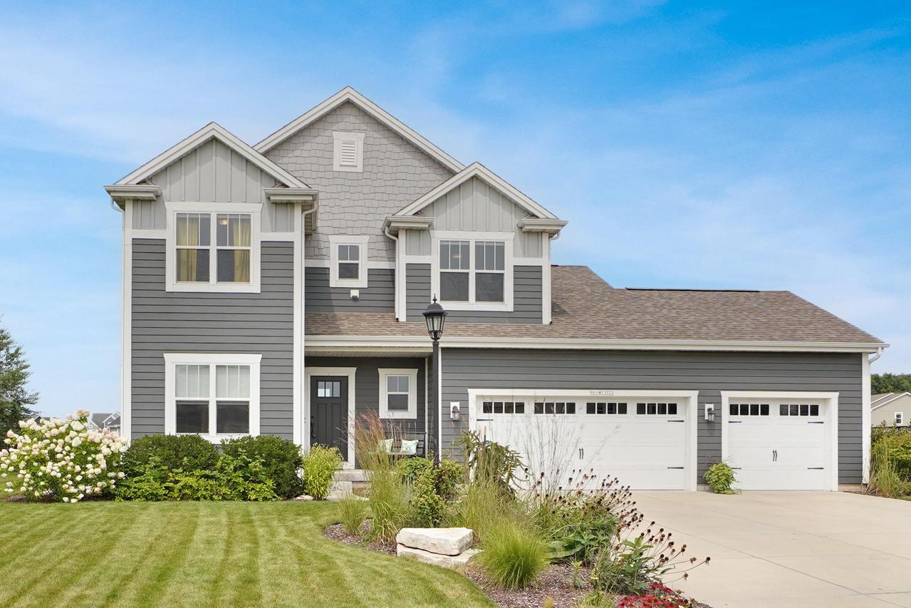 N61W13722 Weyer Farm Dr, Menomonee Falls, WI 53051