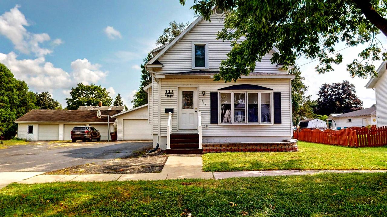 713 Charles St, Fort Atkinson, WI 53538