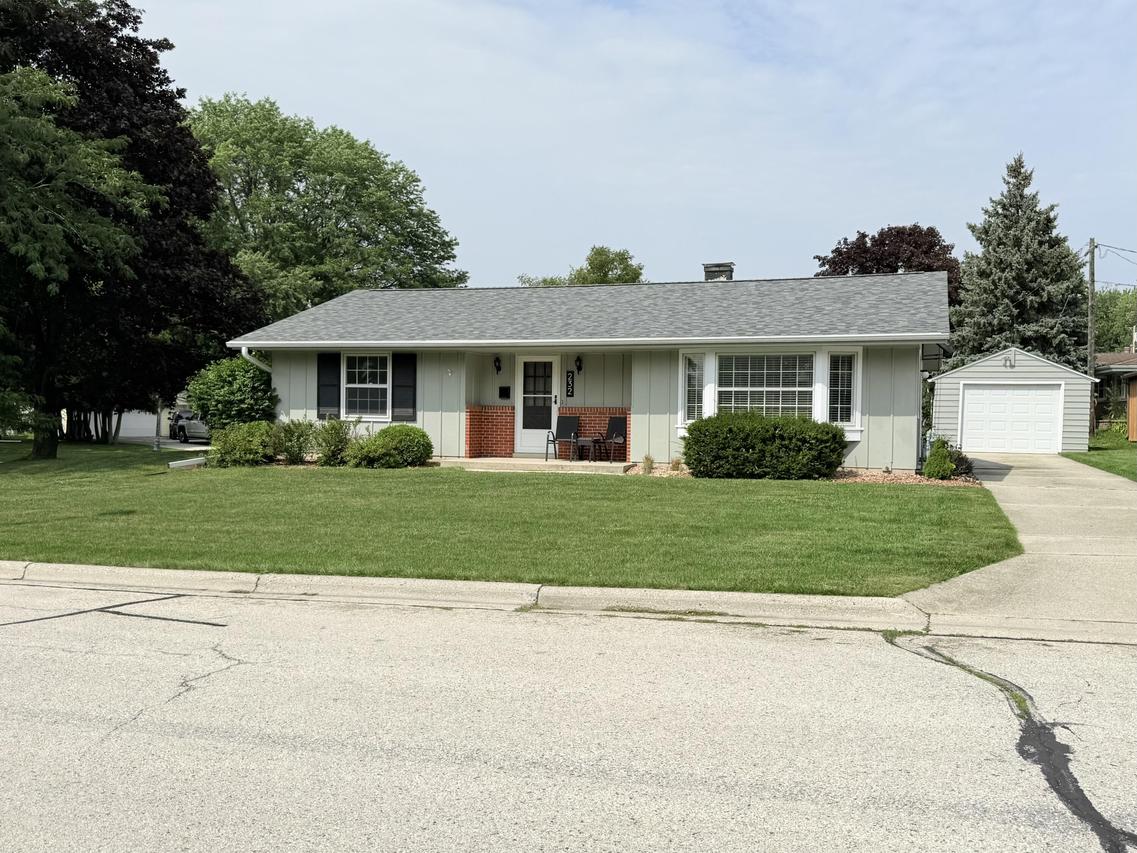 232 Crestwood Dr, Sheboygan Falls, WI 53085
