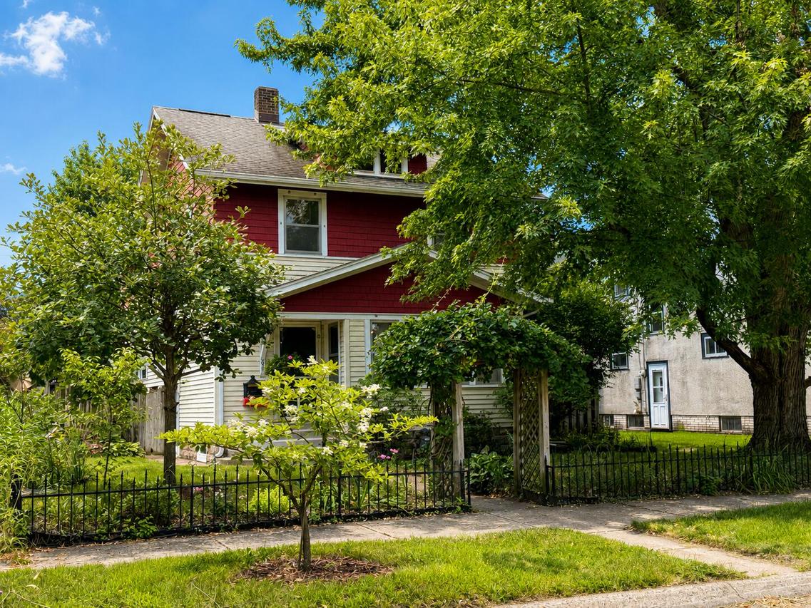 339 21st St, La Crosse, WI 54601