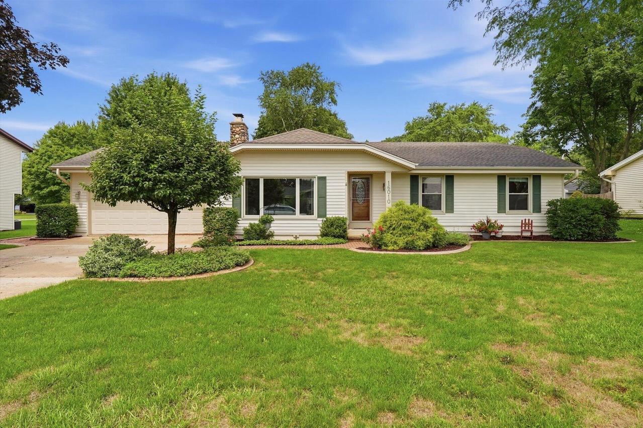 16010 W Cynthia Dr, New Berlin, WI 53151