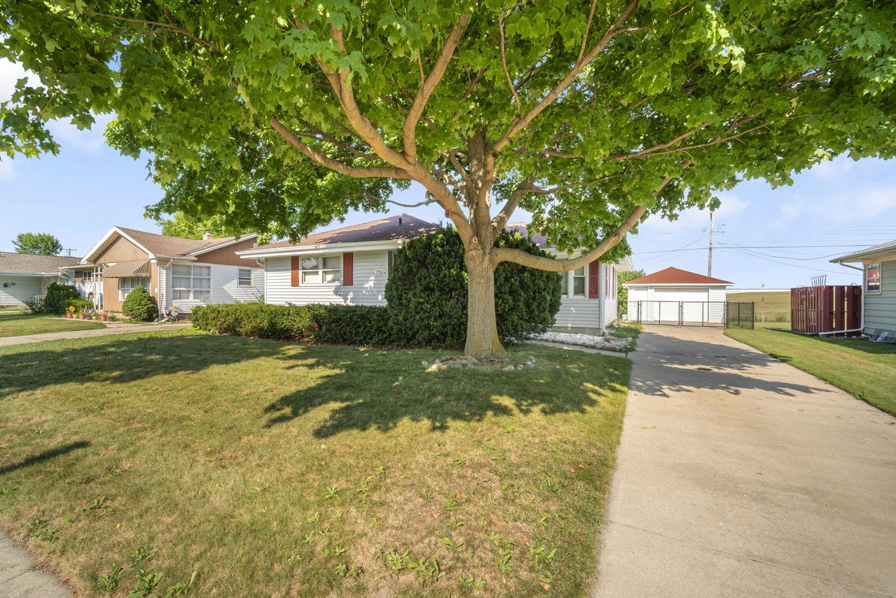 5462 N 103rd St, Milwaukee, WI 53225