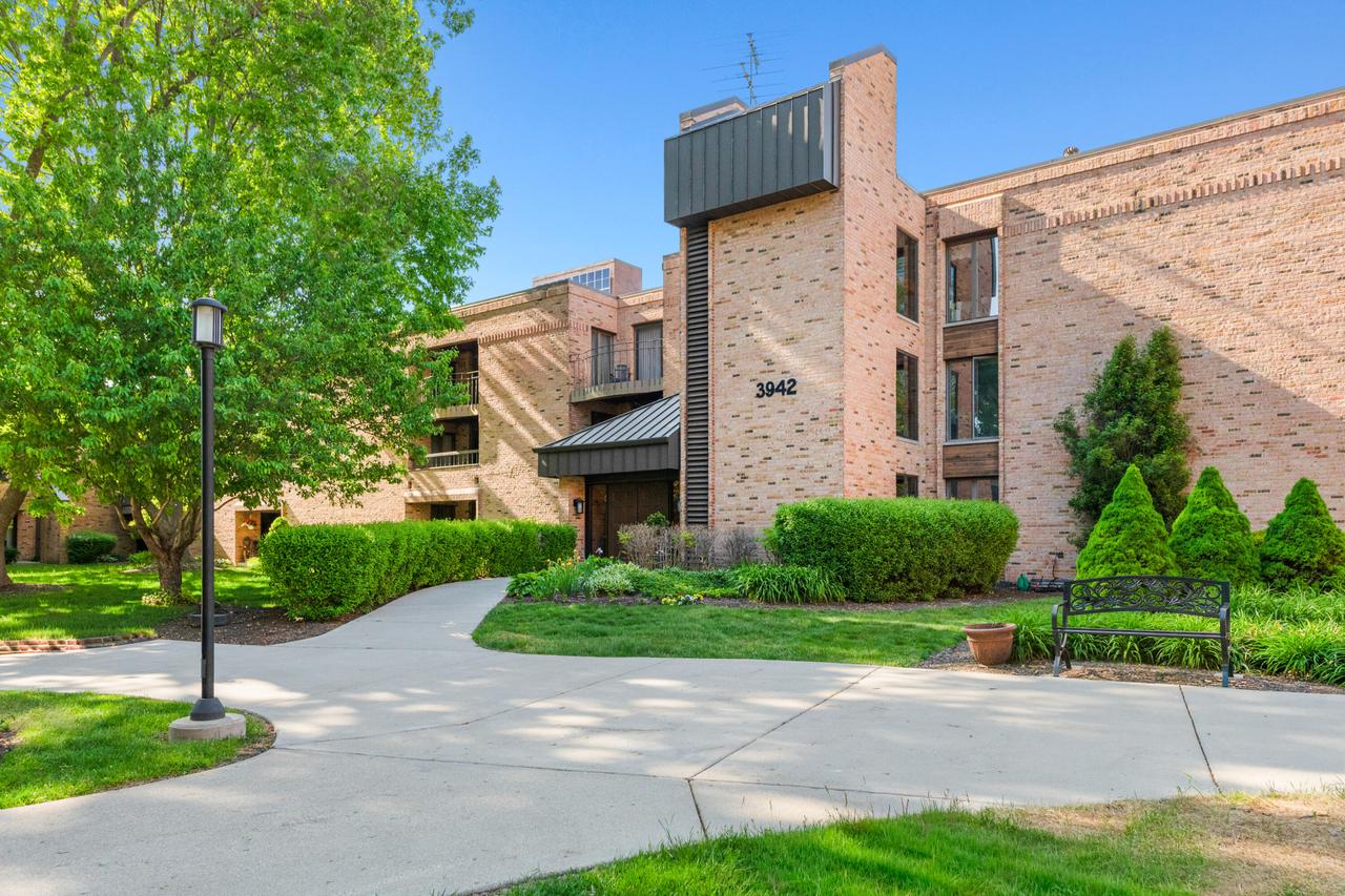 3942 N Oakland Ave #138, Shorewood, WI 53211