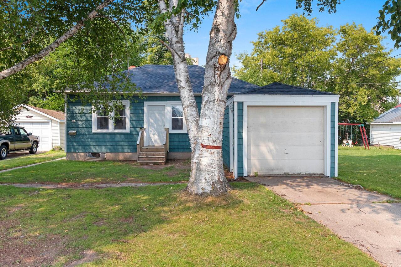 626 S 20th St, Manitowoc, WI 54220