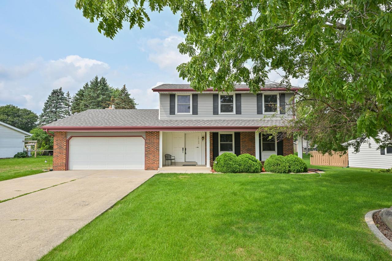 15100 W Glendale Dr, New Berlin, WI 53151