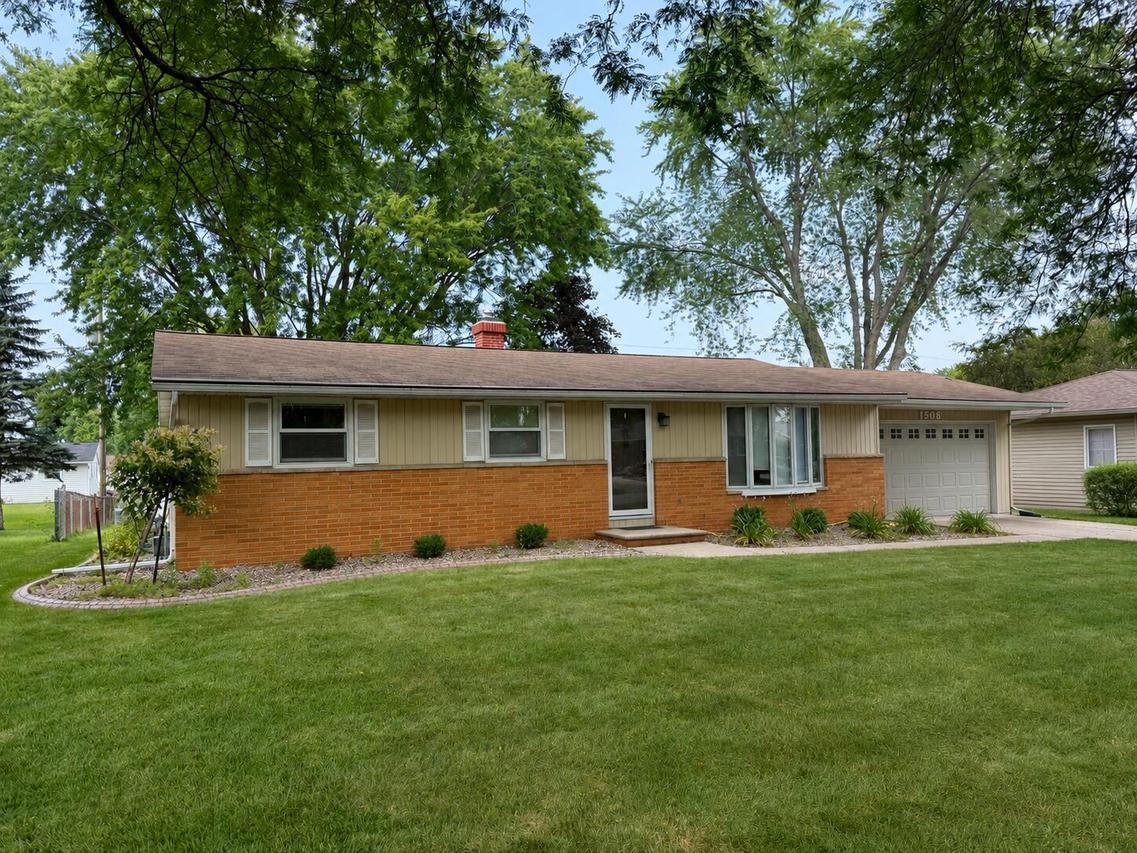 1508 Apache Ave, Ashwaubenon, WI 54313