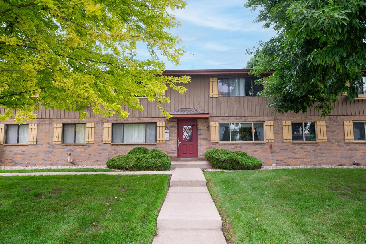10376 W Whitnall Edge Ct #204, Franklin, WI 53132