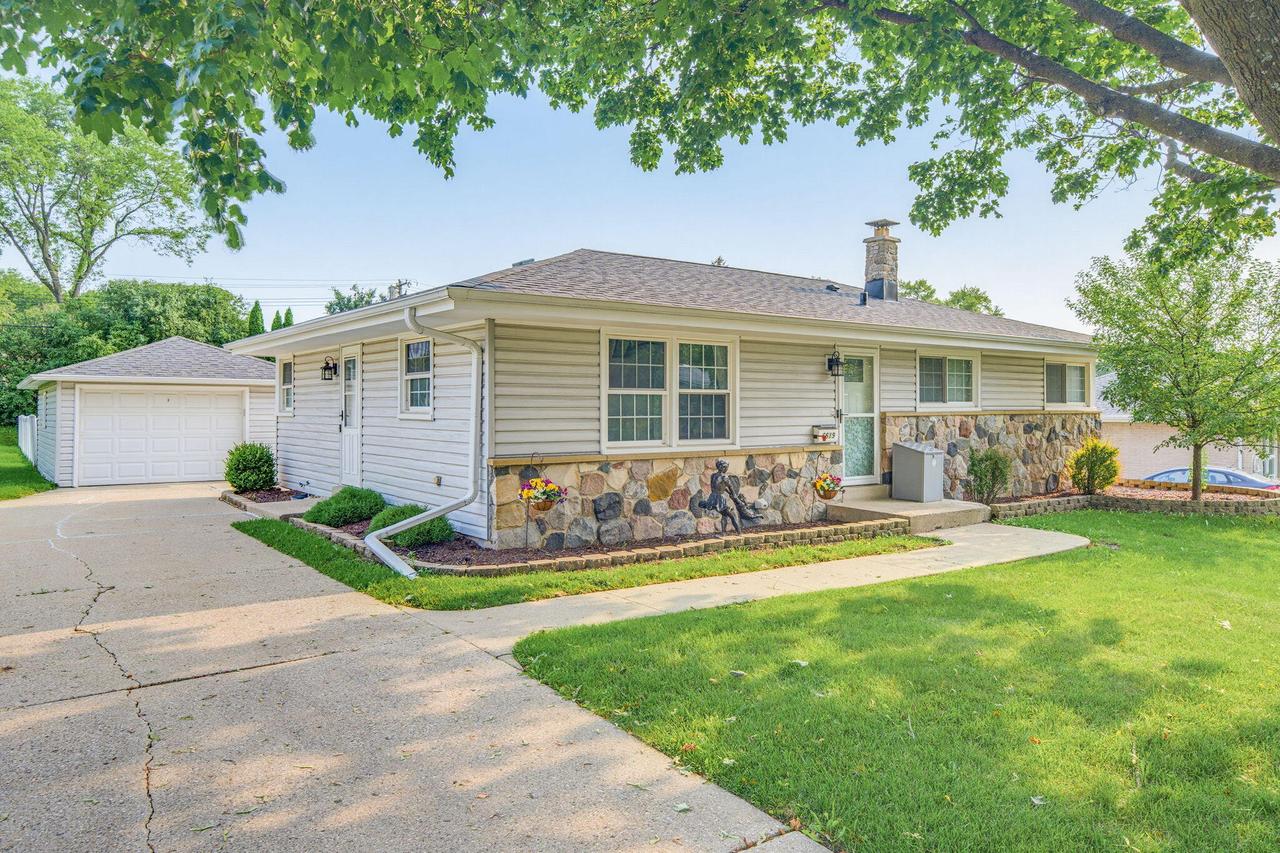 6619 Manchester Dr, Greendale, WI 53129