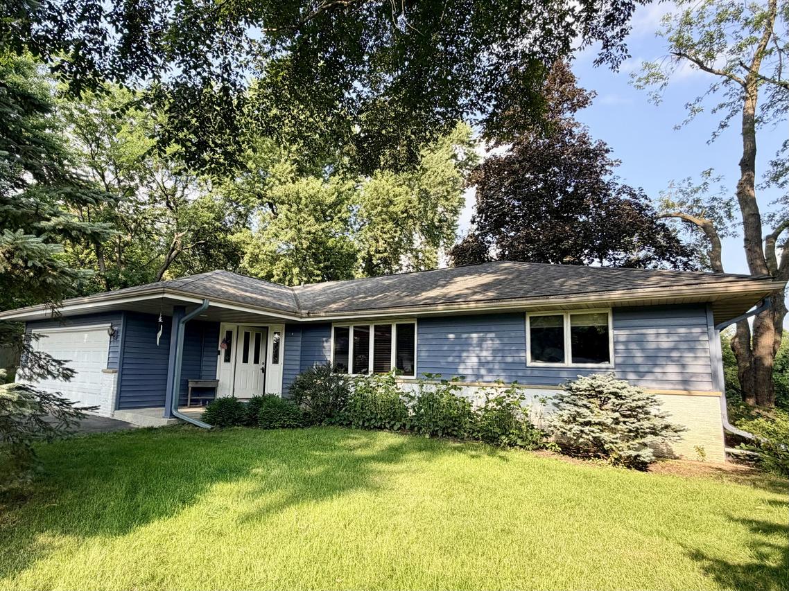 1326 Orchard Ter, Oconomowoc, WI 53066
